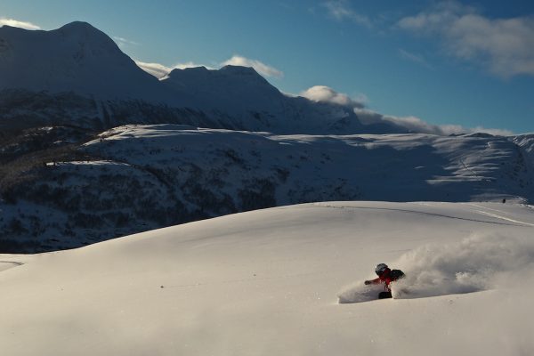 Read more about the article «Noe av den beste snøen jeg har kjørt» | Ski | FRIFLYT.NO
