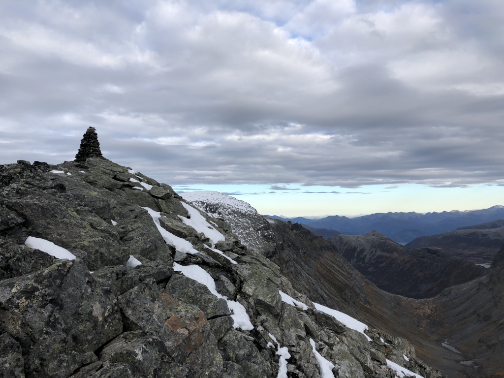 You are currently viewing Dyrdalstinden 1371 moh. 22.10.2017